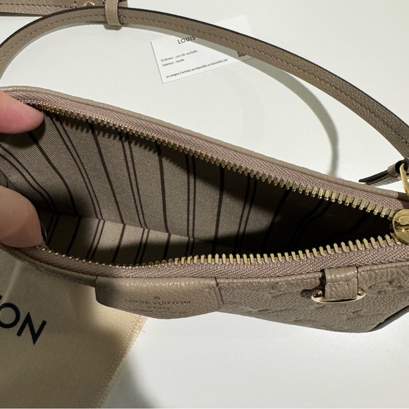 Louis Vuitton Easy on Pouch Bag Turtledove Grey - Picture 6 of 16